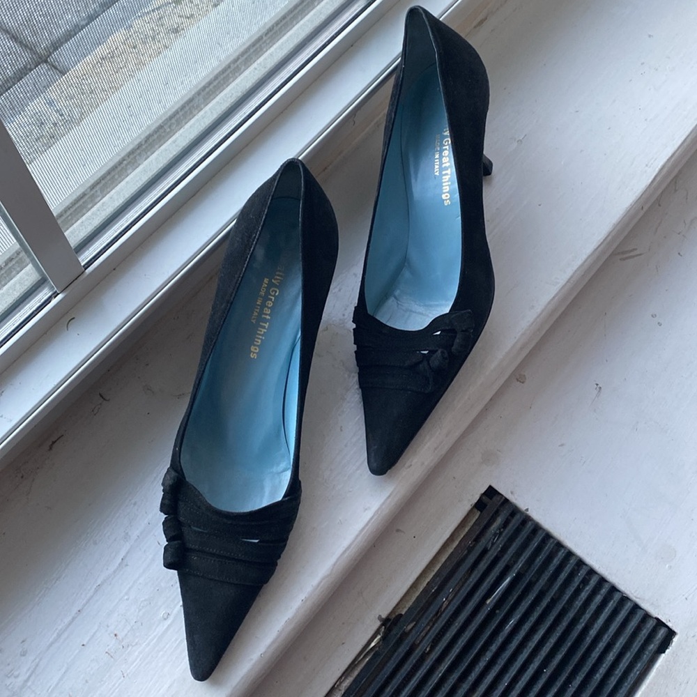 Gorgeous, black suede heels